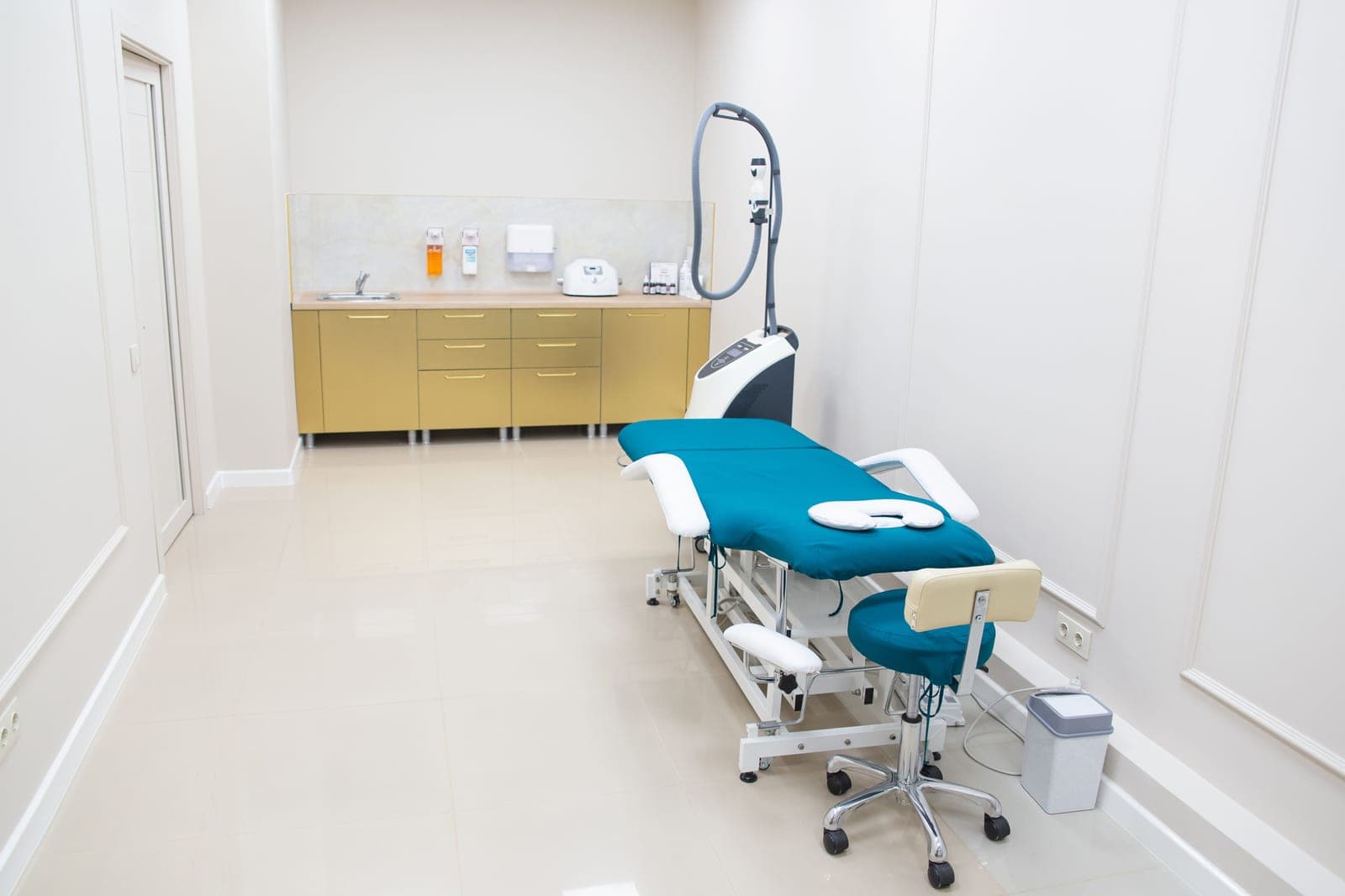 A clinical cryotherapy chamber